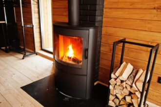 Poêle à bois : une alternative économique et écologique pour un chauffage performant